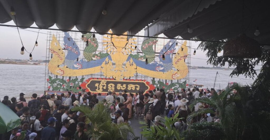 Crowds view a float during Water Festival celebrations in Phnom Penh on Nov. 15, 2024. (Danielle Keeton-Olsen/Mekong Independent)