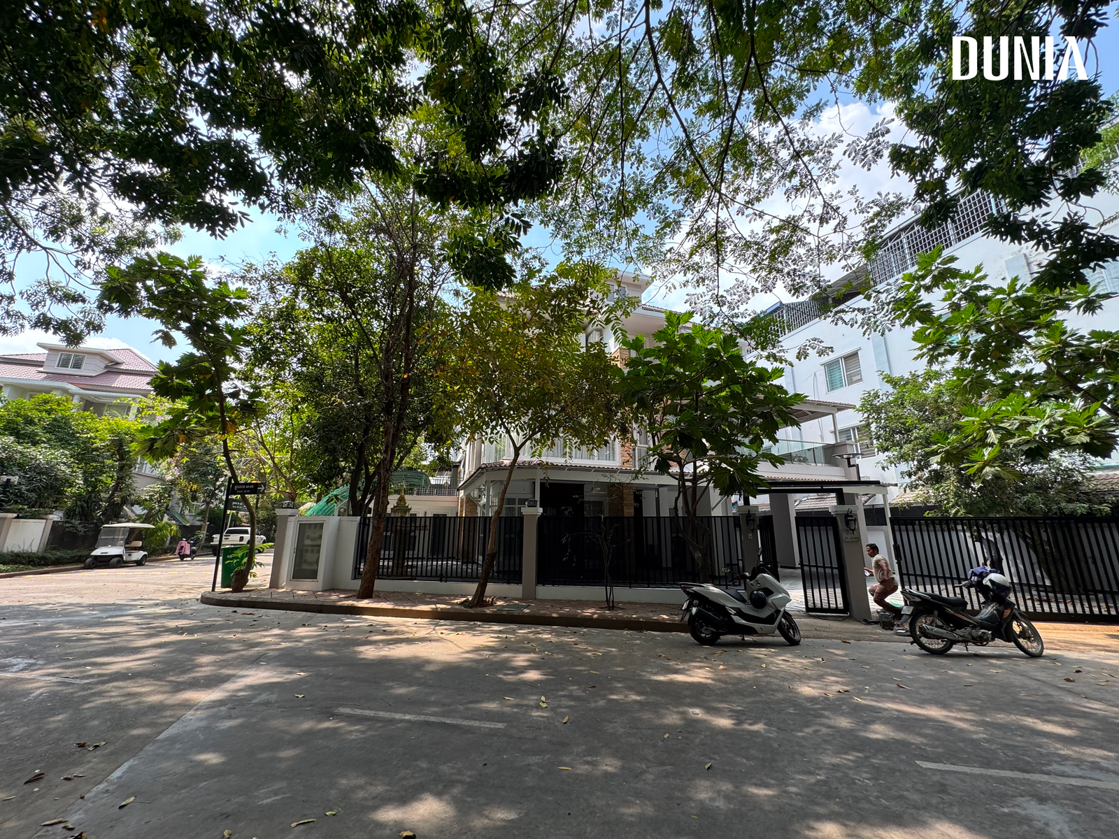 A villa in the Borey Peng Huot residential complex in the Chbar Ampov district of Phnom Penh, Cambodia, where the South Korean cyber scam organization was caught on-site on January 5.