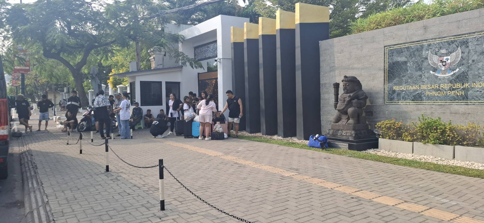 Death of foreign worker stokes fears among those waiting to leave