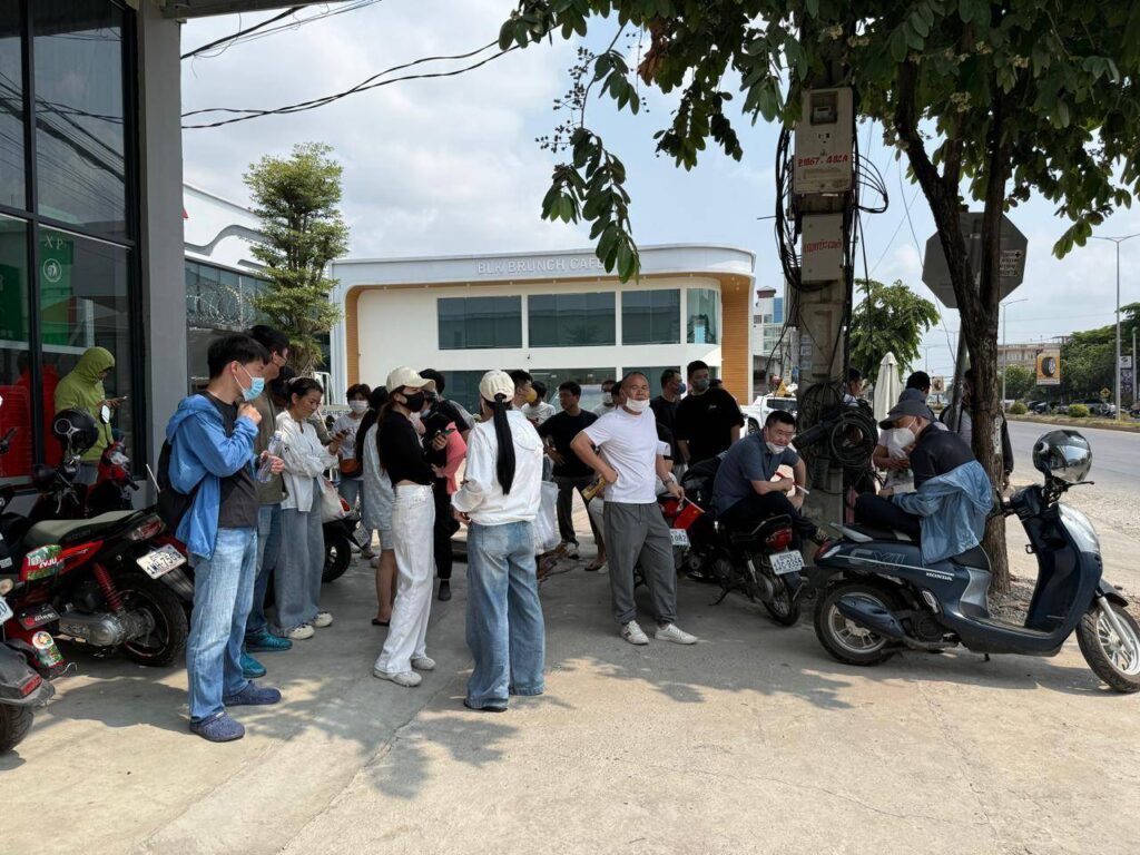 Clients of Huione Pay and H-Pay near the National Bank of Cambodia headquarters in Phnom Penh on April 27, 2026. (Mech Dara/Mekong Independent/Creative Commons) 