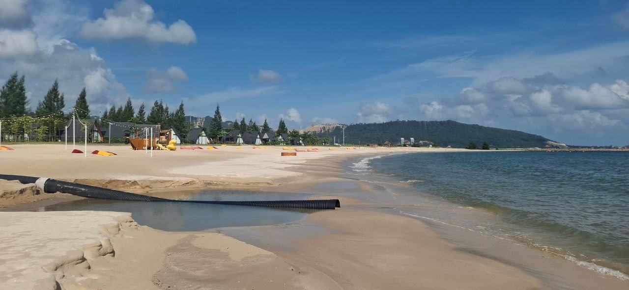 Mountains of sand abandoned in Prince resort at Ream