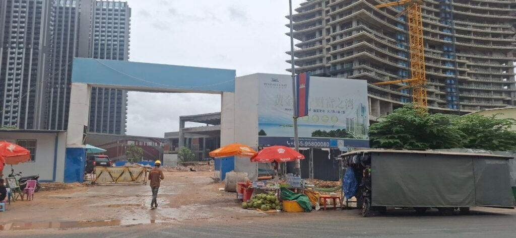A worker walks into the entrance to the Peninsula Bay construction site in Sihanoukville on July 12, 2026. (Danielle Keeton-Olsen/Mekong Independent/Creative Commons)